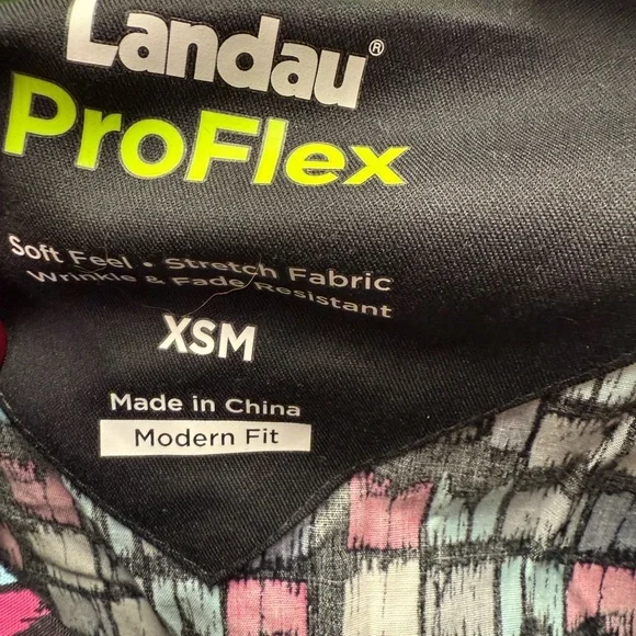 NEW- Labdu Women’s Colorful Patterned Scrub Top Pro Flex  Sz XS - Picture 10 of 11